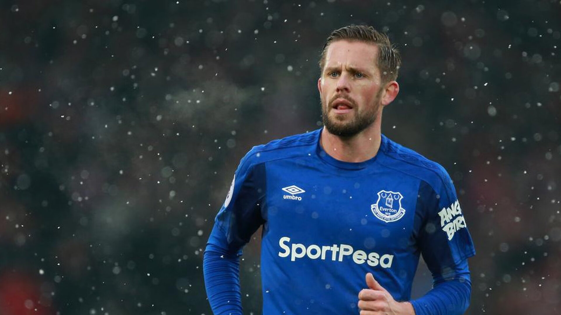 kaiyun sports safe-利物浦球星受伤离场，团队整体实力受损，利物浦队的球星